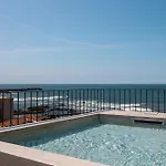 Edition 309 - Luxury Seafront 2br Daire