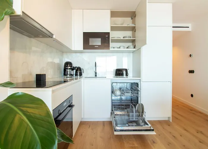 Edition 309 - Luxury Seafront 2br *