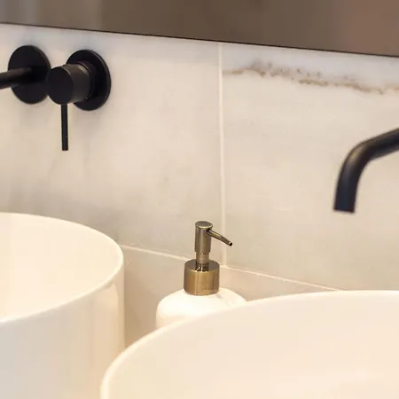 Edition 309 - Luxury Seafront 2br דירה