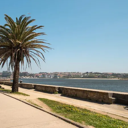 Edition 309 - Luxury Seafront 2br דירה