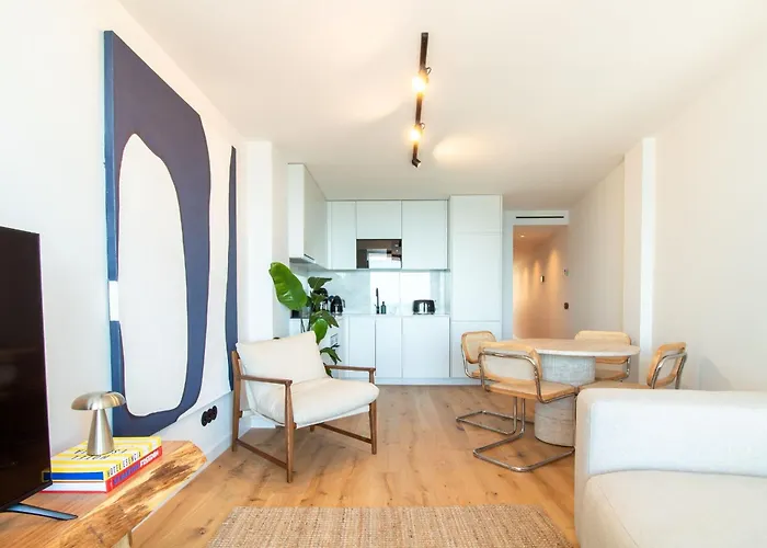 Edition 309 - Luxury Seafront 2br *