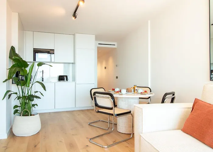 Edition 309 - Luxury Seafront 2br *